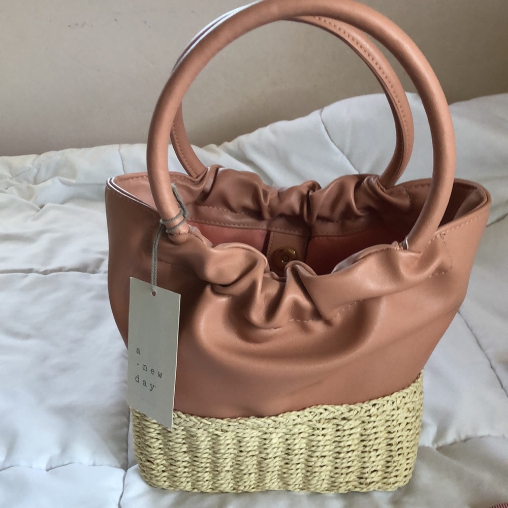 A . new day handbag - Picture 5 of 6